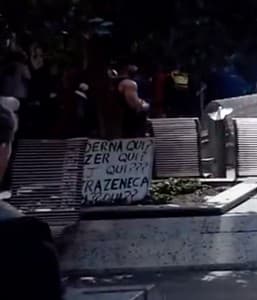 Anti-lockdown rally with 'qui' placards in French