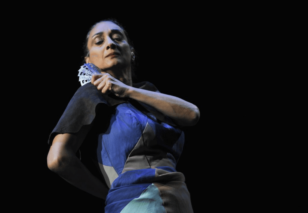 Annalouise performs flamenco (Heidrun Lohr)