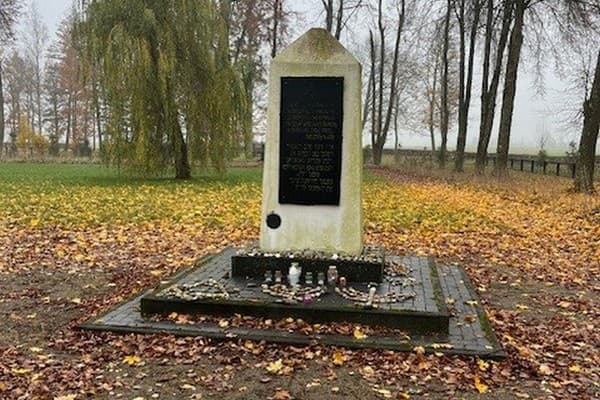 The memorial in Naryshkin Park