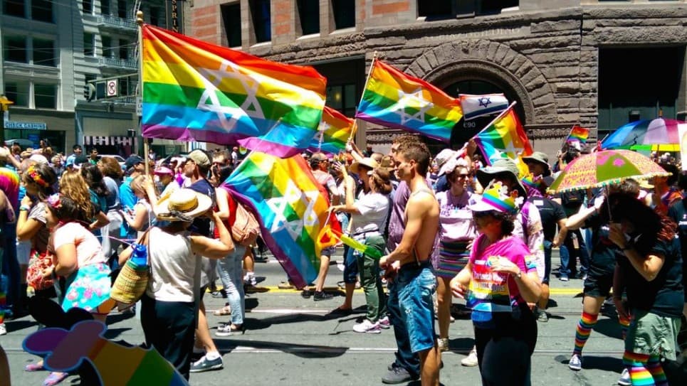 SF-pride-parade-965×543