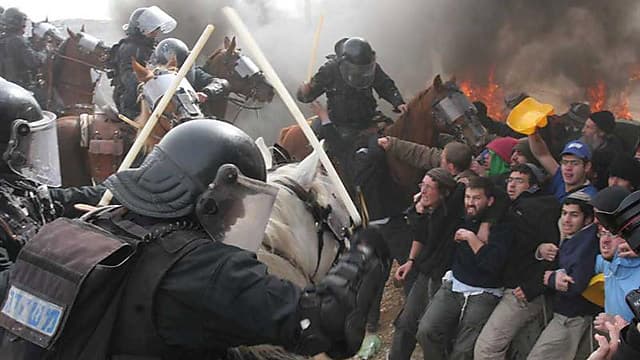The traumatic evacuation of Amona in 2006. (Photo- Gil Yohanan)