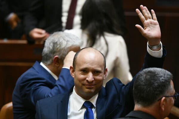 Bennett arm raised June 13 Chaim Zach GPO
