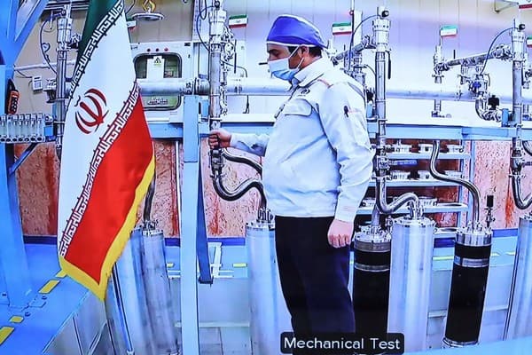 Nuclear plant worker in Natanz (AFP)