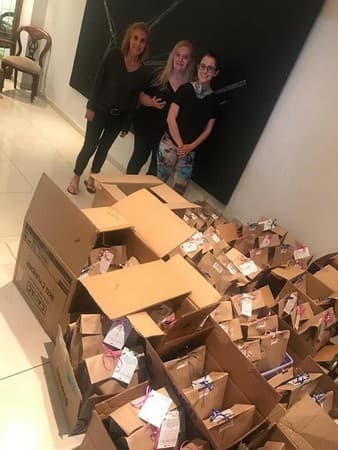 Challah2share volunteers with parcels