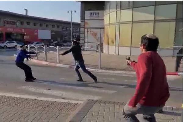 The Beersheva terrorist is cornered and shot dead by armed Israeli civilians