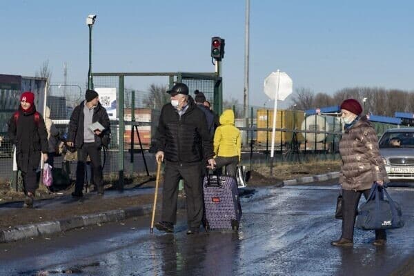 Ukraine-Russia border checkpoint (AFP)