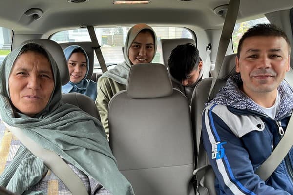 SASS Group 2 family going to an English lesson provided by Navitas