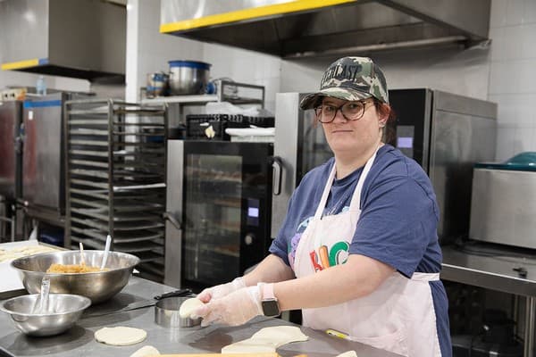 Volunteer Cara Scott
