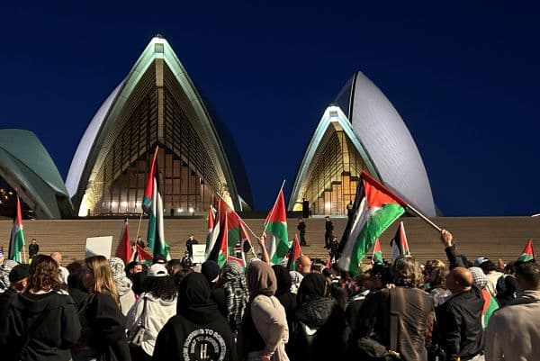 sydney-opera-house-palestinian-demonstratin-1