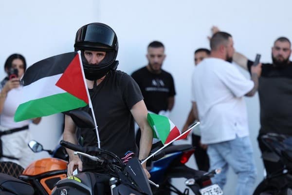 Motorcycle convoy at Coogee on Saturday (Dylan Robinson/NCA Newswire)