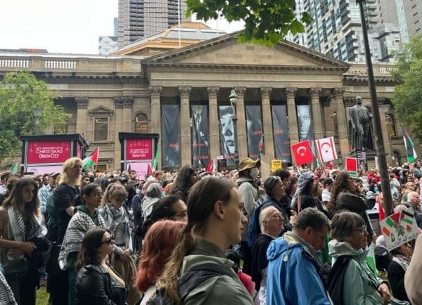 Pro-Palestinian rally at the State Library of Victoria on Sunday (Sidra Kranz Moshinsky)