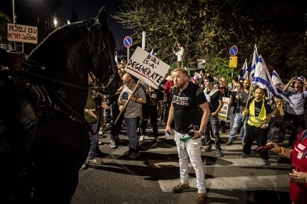 April 4 protest horse SIPA