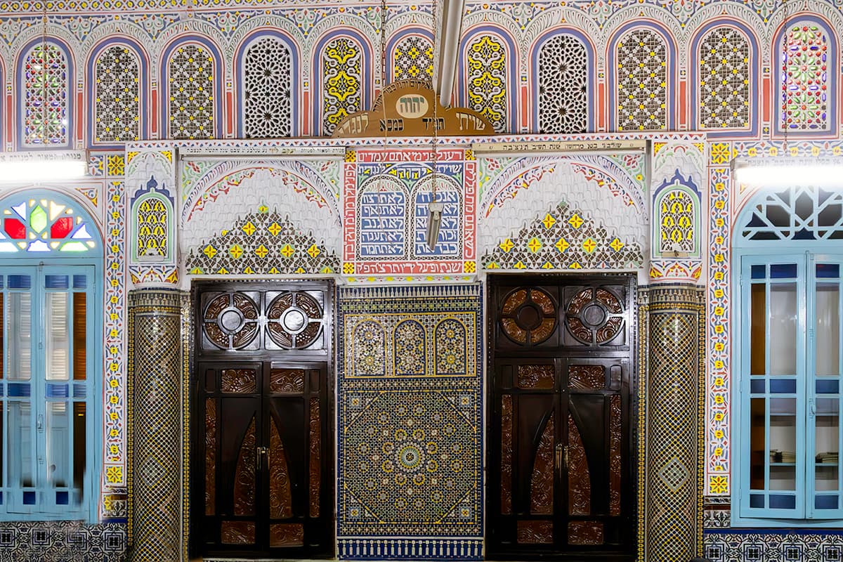 Synagogue with Islamic art