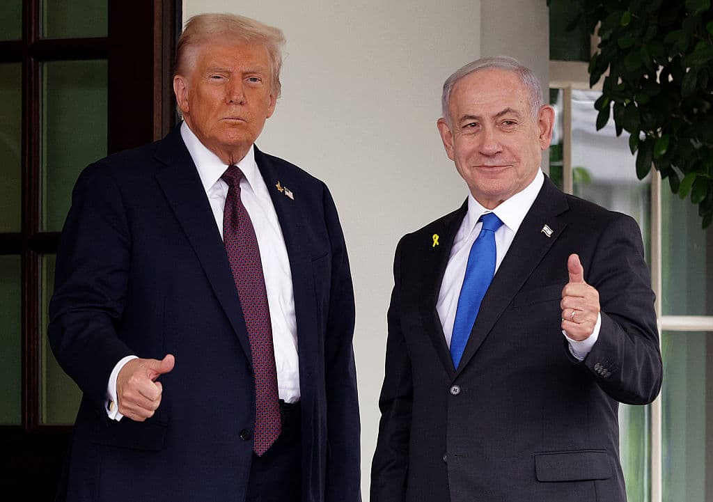 President Donald Trump (L) and Israeli Prime Minister Benjamin Netanyahu as he arrives at the White House on September 29, 2025 in Washington, DC ahead of announcing their ceasefire plan for Gaza