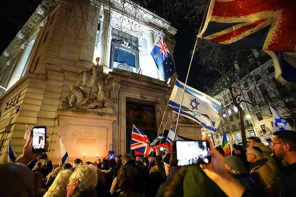 Vigil outside the Australian High Commission in London, following the terrorist attack at Bondi Beach (James Manning/PA/via Getty Images)