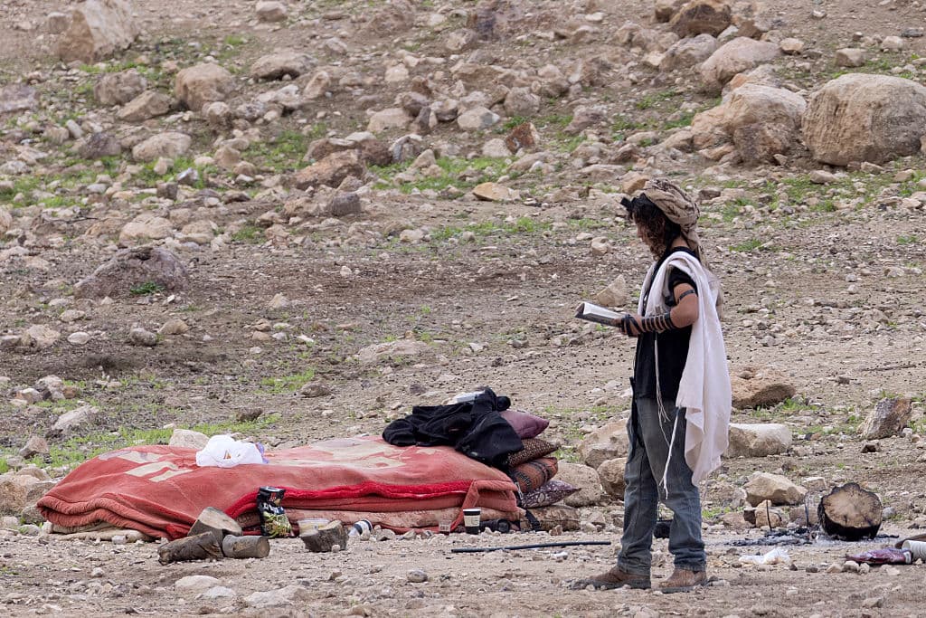 settler outpost west bank