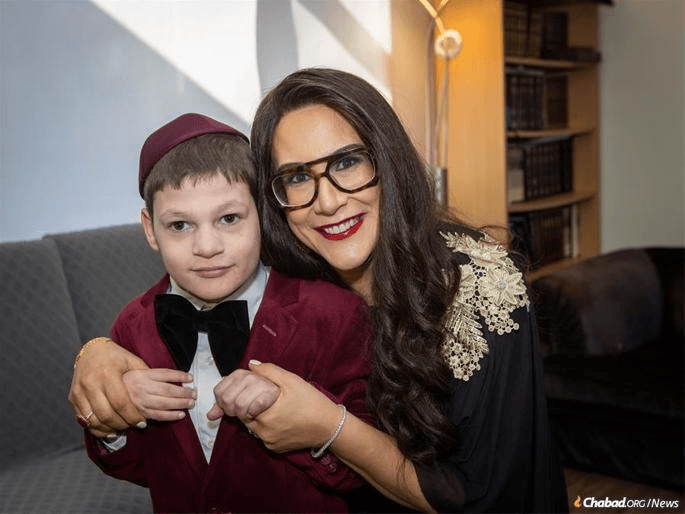 Mendy Cooper with his mother Menucha (supplied)