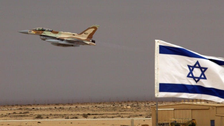 Jet-flying-behind-Israeli-flag-777×437