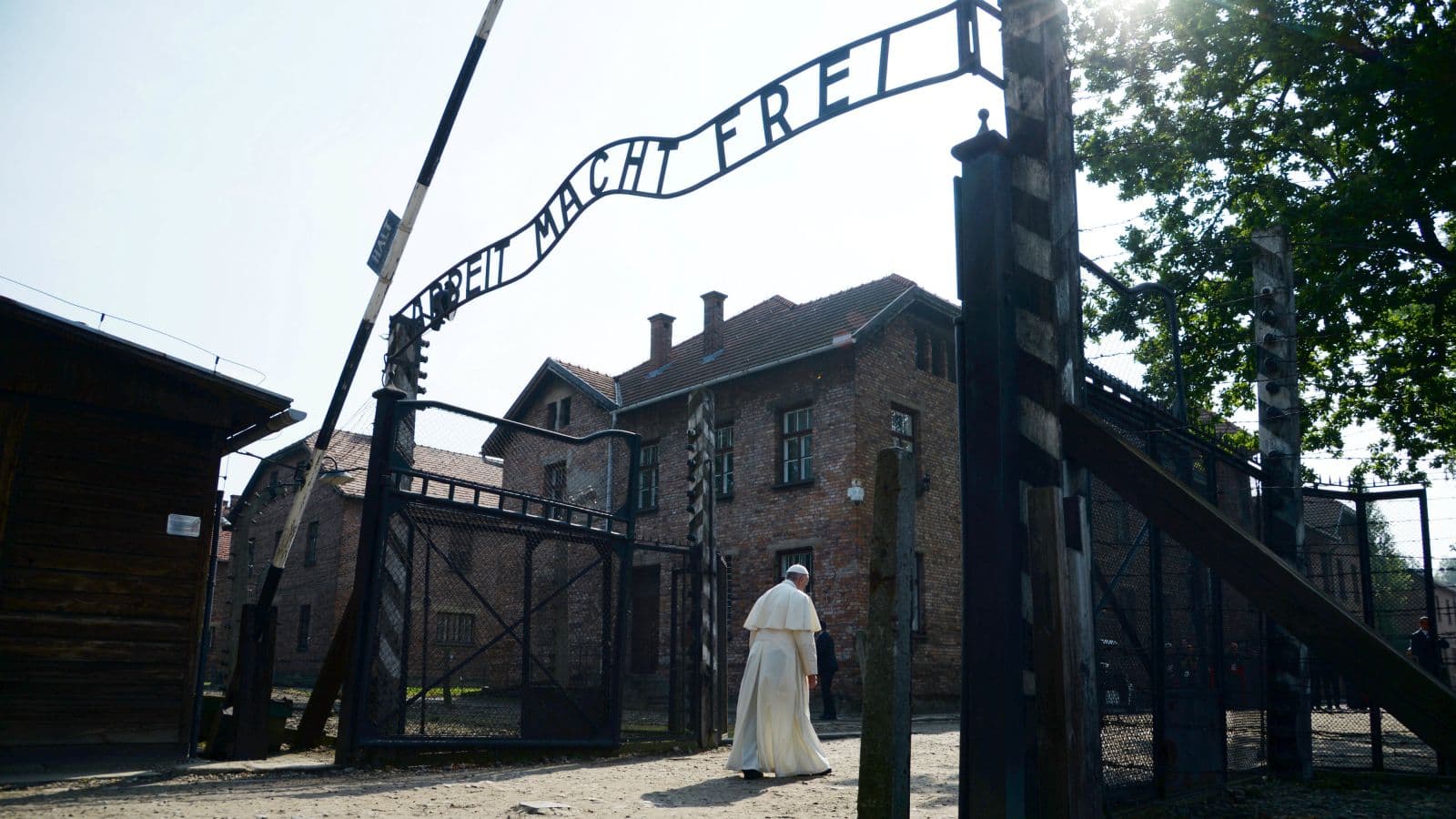 pope-francis-auschwitz