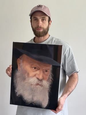 Hendel Futerfas with his portrait of the Lubavitche Rebbe (Instagram)