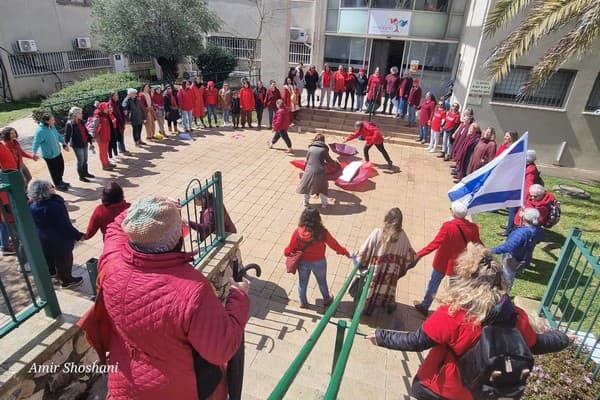 adma/bonot alternativa singing protest (Amir Shoshani)