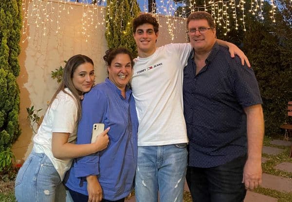 Jonathan Iadarola with his Jewish mother, Christian father and sister (supplied)