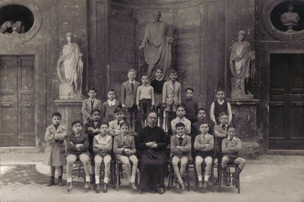 Silvia's father Bruno, first right on the third row, in his third grade class in 1943