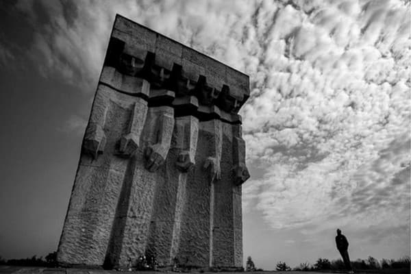 Holocaust memorial monument in Poland (MOTL website) 