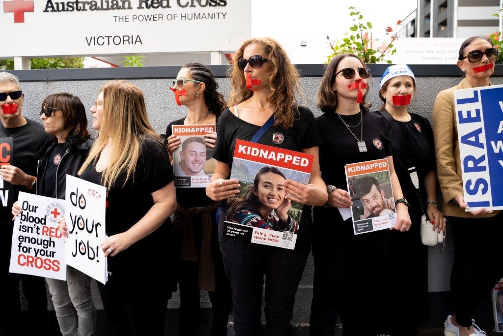 J-United rally for the Israeli hostages at Red Cross Australia HQ in December 2023 (Image: Tamar Paluch).