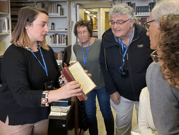 Guide Roberta Tonnarelli shows a medieval Jewish text to visitors at the Palatina library (supplied)