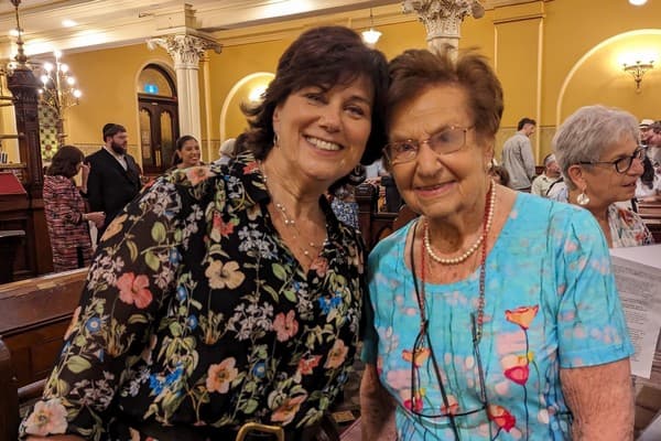 Caroline Lewis with her mother Alice Hubbers (Image: Caroline Lewis).