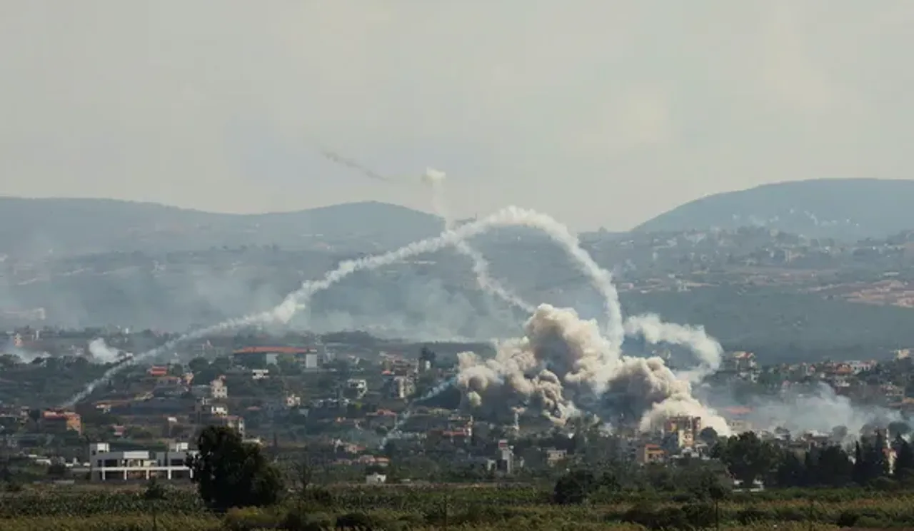 Smoke and missile trails over city