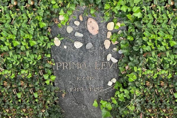 Primo Levi grave