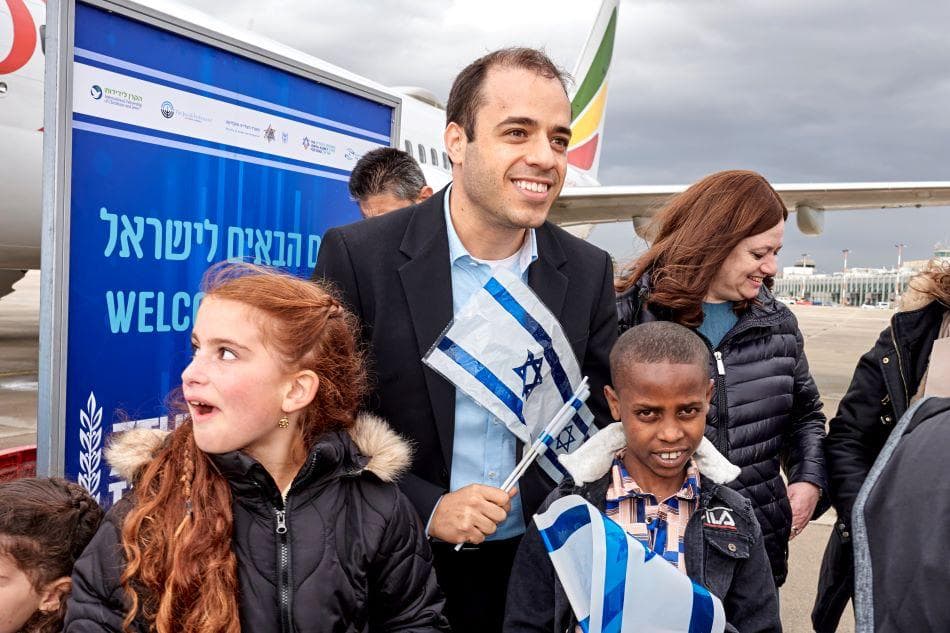 Avichai Kahana (centre), the Director General of the Ministry of Aliyah and Integration (Image: Michael Dimenstein)
